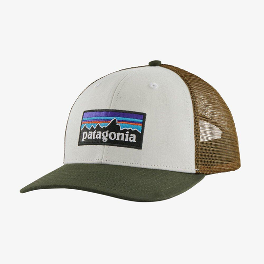 Unisex P-6 Logo Trucker Lippis - Luomupuuvillaa ja kierrätettyä polyesteria, White w/Kelp Forest