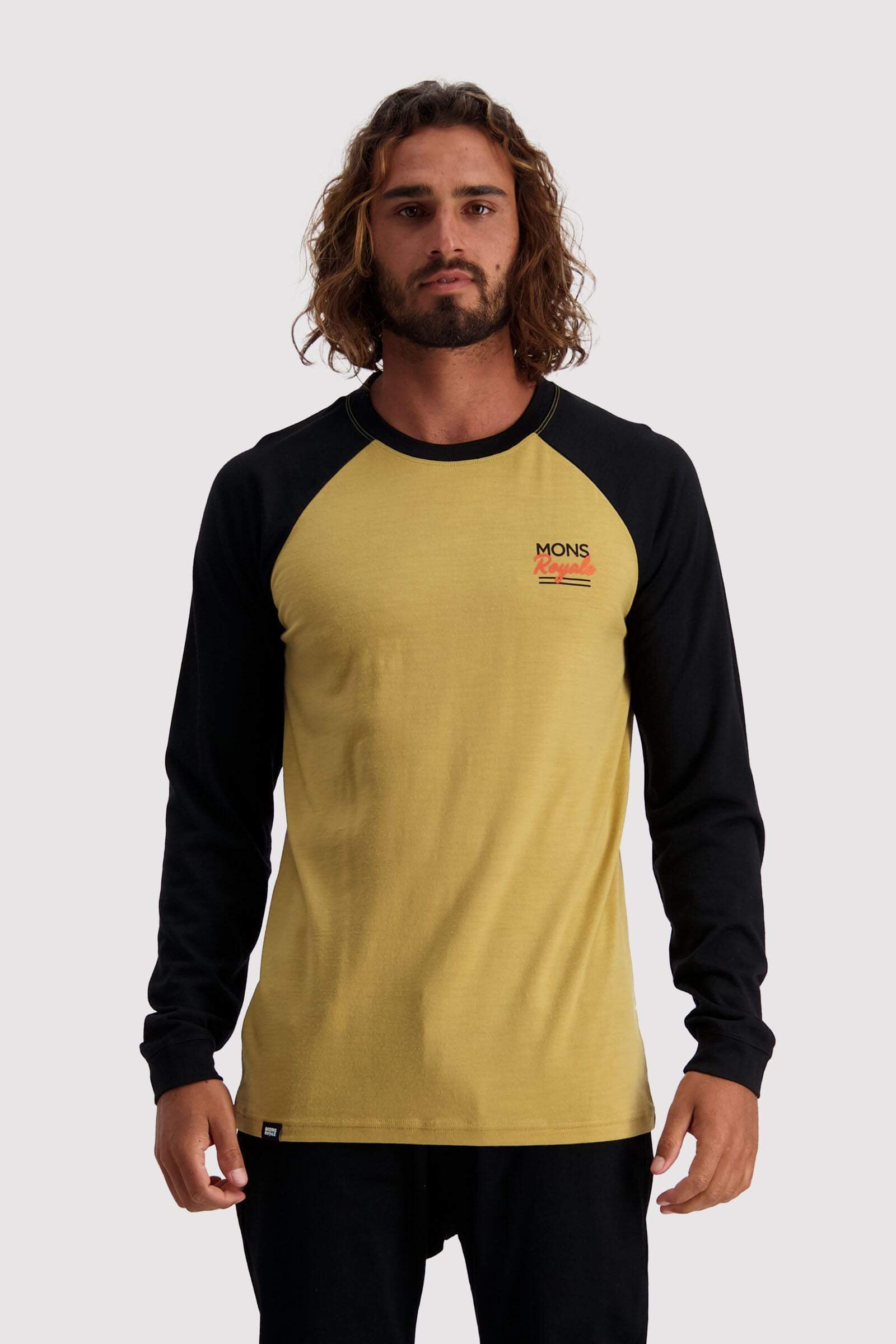 Mons Royale Miesten The Go To Raglan Pitkähihainen merinovillapaita, Black / Desert / L