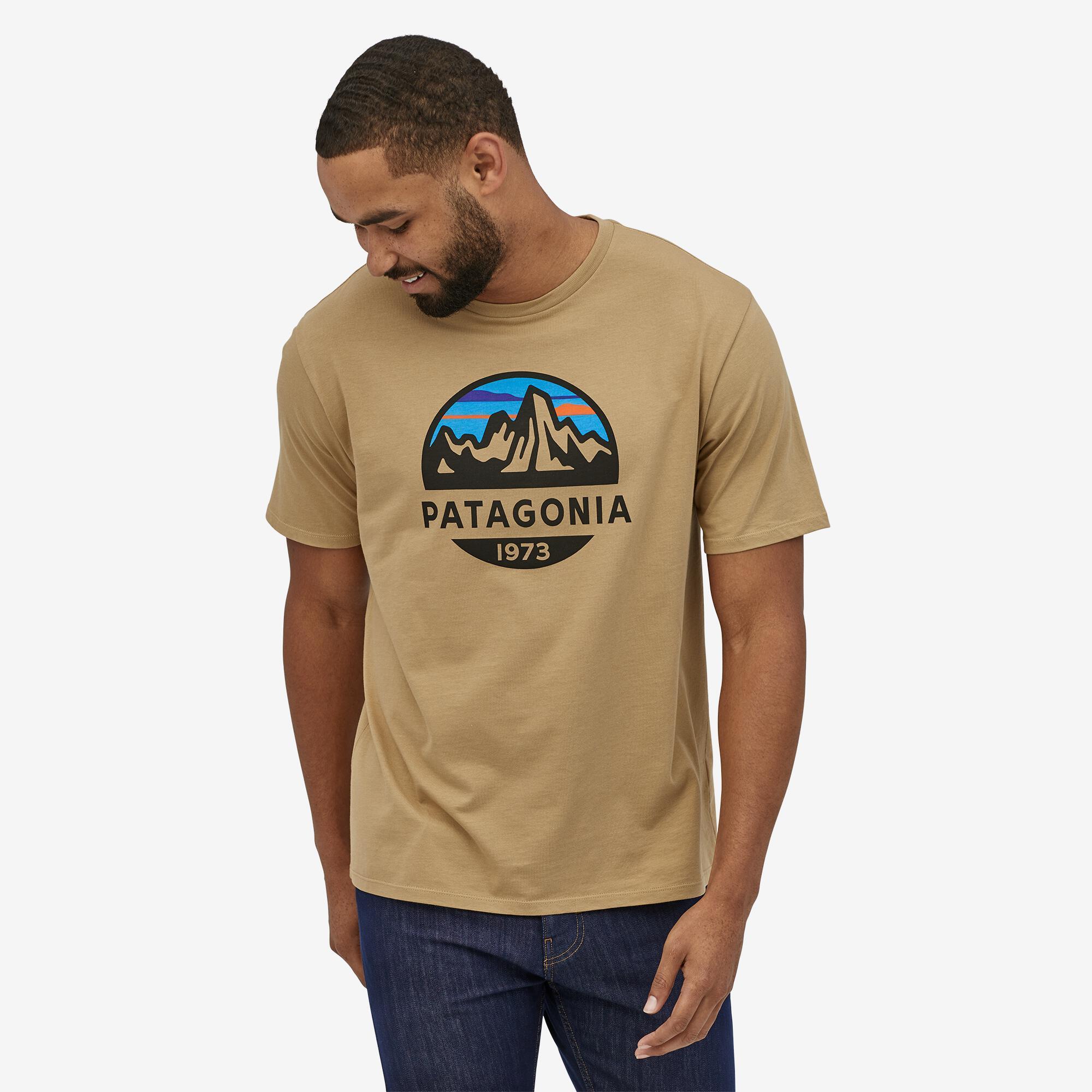 Miesten Patagonia Fitz Roy Scope printti-T-paita – Luomupuuvillasta, Classic Tan / XS