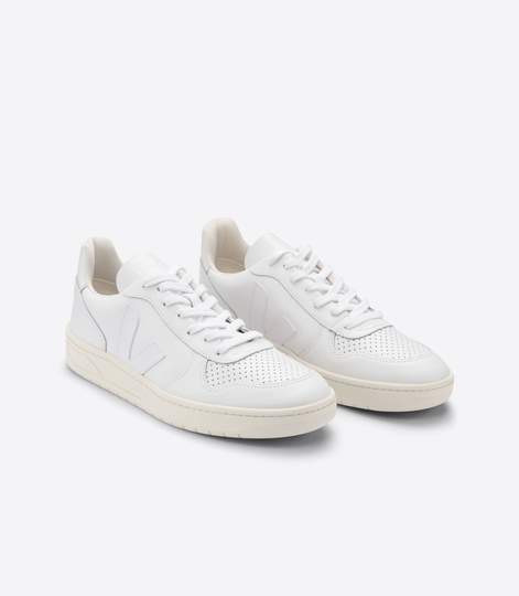 Veja miesten V-10 Leather vastuullisesti valmistetut tennarit, White / 41