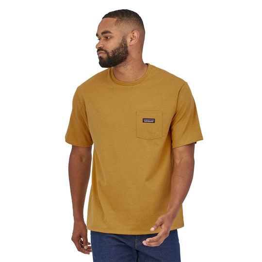 Patagonia Men's P-6 Label Pocket Responsibili-Tee - 100% kierrätetyistä materiaaleista, Hawk Gold / M