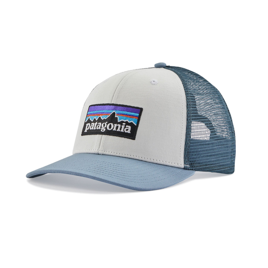 Unisex P-6 Logo Trucker Lippis - Luomupuuvillaa ja kierrätettyä polyesteria, White w/Light Plume Grey