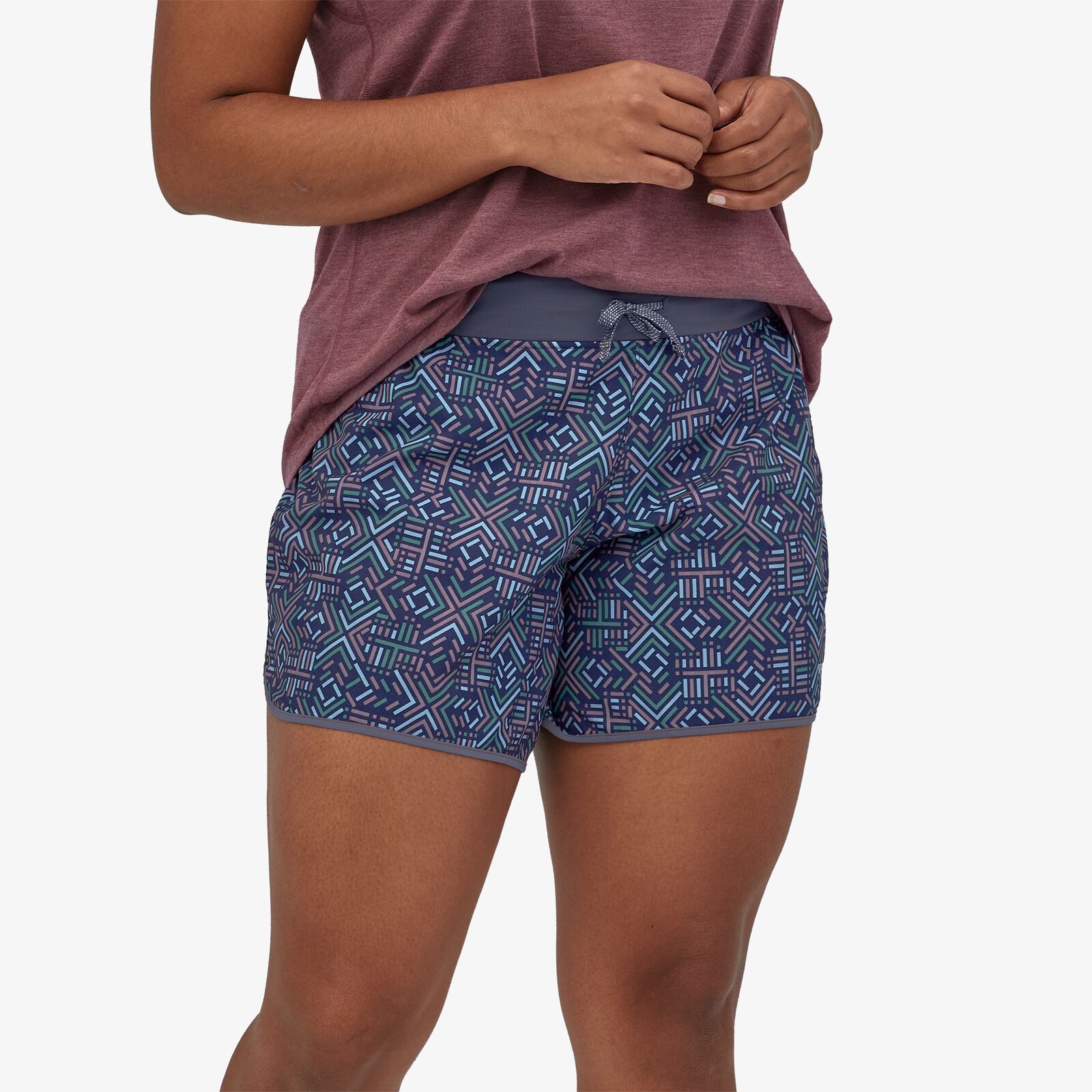 Patagonia Naisten Nine Trails Shortsit 6" - Kierrätetystä polyesteristä, Star Dash: Classic Navy / L