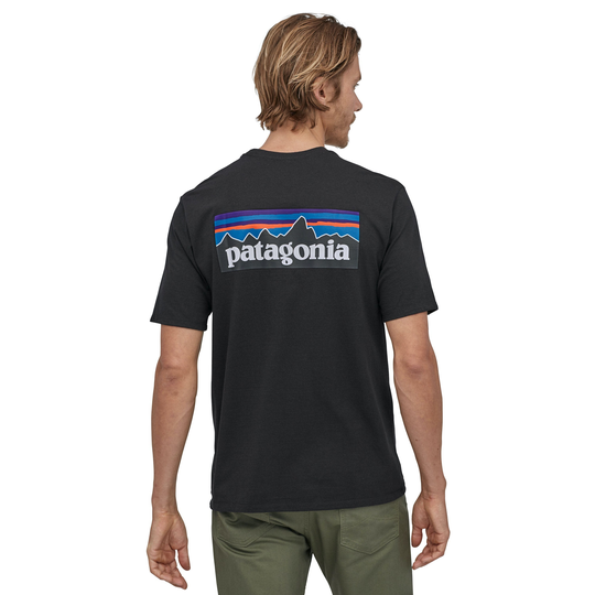 Patagonia P-6 Logo Responsibili-Tee® - Kierrätetyistä materiaaleista, Black / S